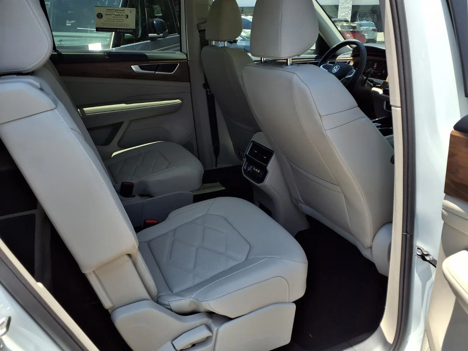 New 2026 Opal White Pearl Volkswagen 2.0T SE W/TECHNOLOGY image 20