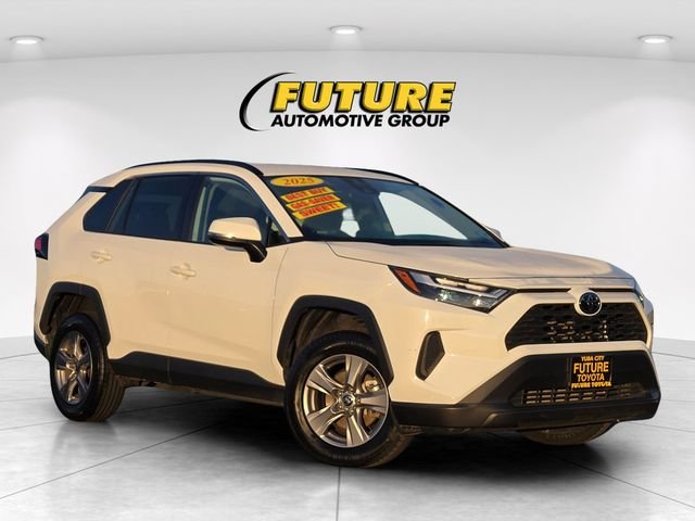 Used 2025 White Toyota XLE image 1