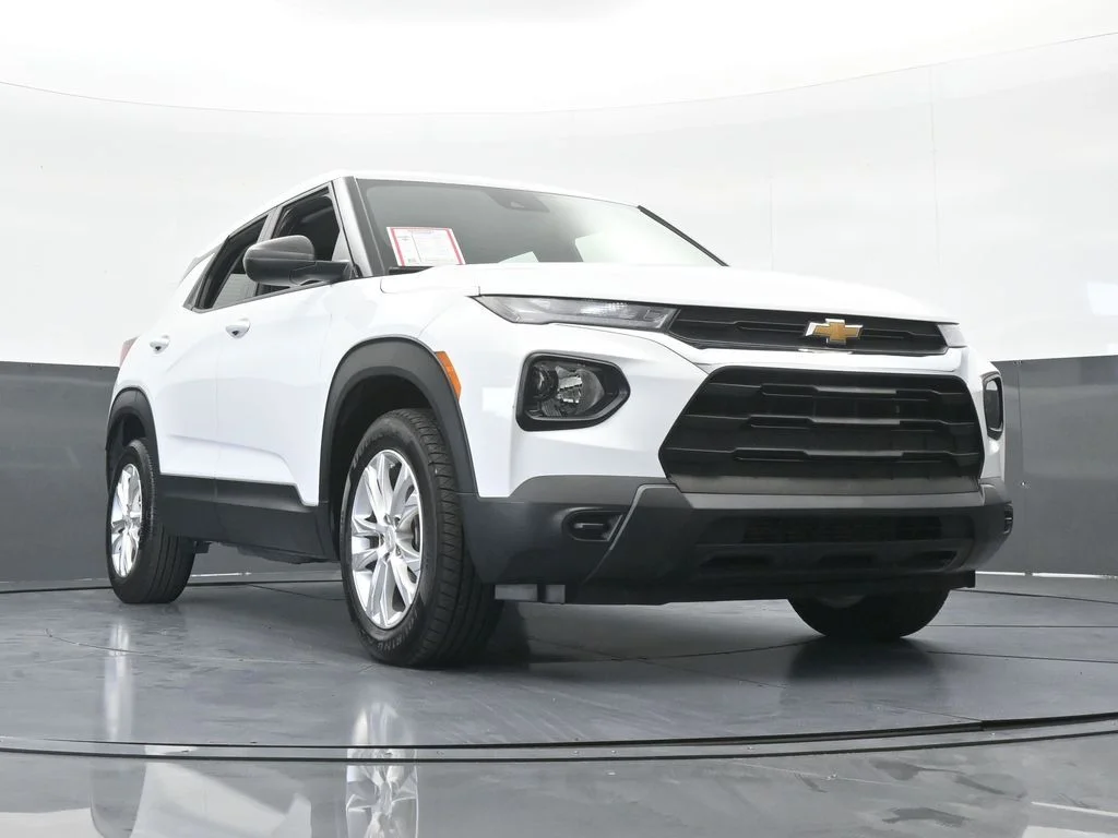 Used 2023 Summit White Chevrolet LS image 57