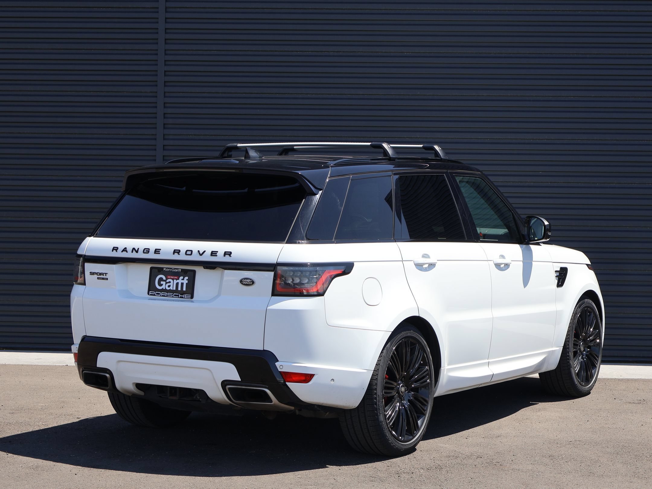 Used 2020 Fuji White Land Rover HSE Dynamic image 5