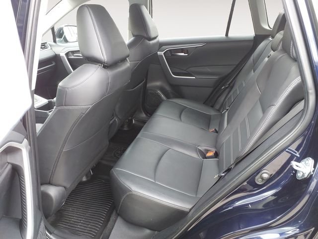 Used 2024  Toyota XLE Premium image 13