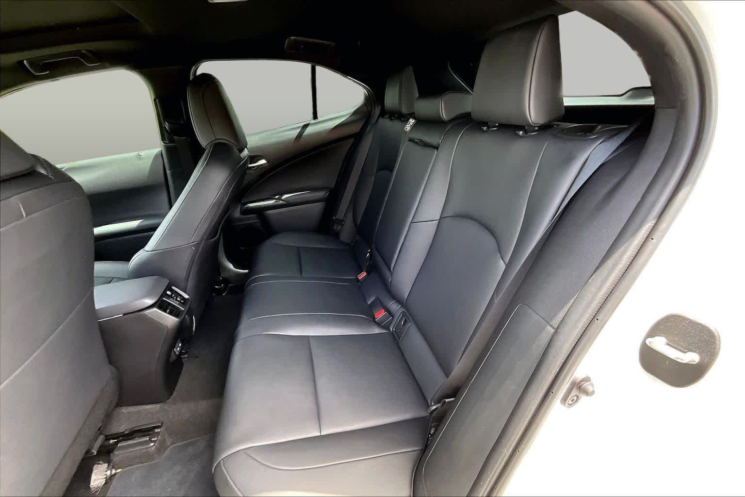 Used 2025 Ultra White with Obsidian Roof Lexus F SPORT Design image 21