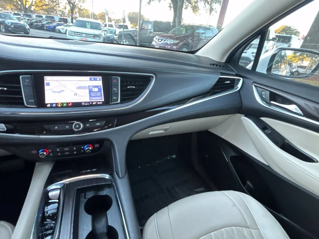 Used 2023 White Buick Avenir image 11