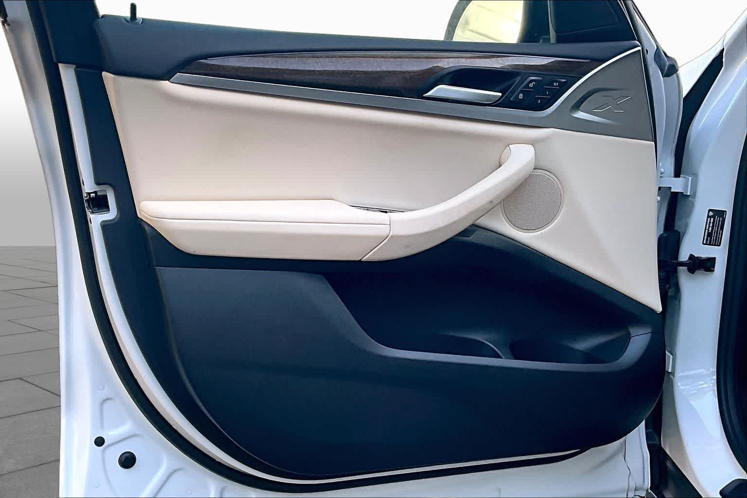 Used 2023 Mineral White Metallic BMW xDrive30i image 22