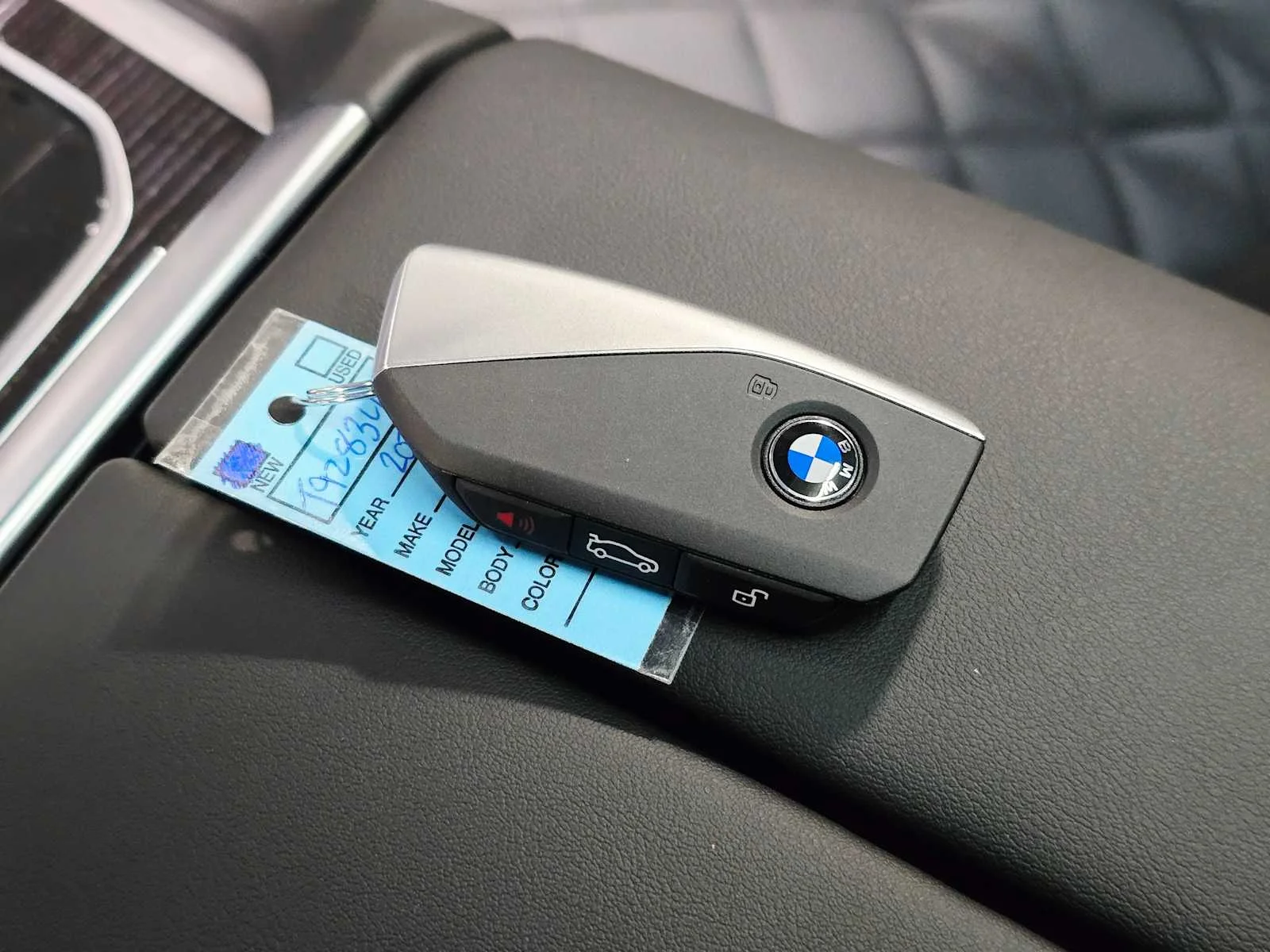 New 2026 Carbon Black Metallic BMW xDrive40i image 30