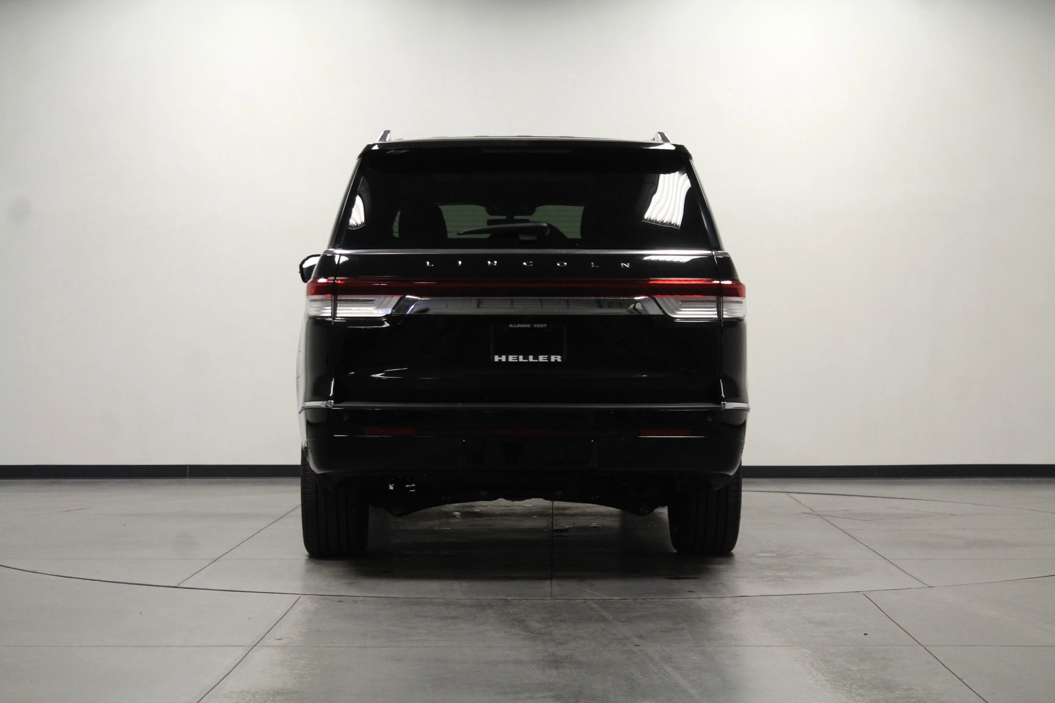 Used 2024 Infinite Black Metallic Clearcoat Lincoln Reserve image 5