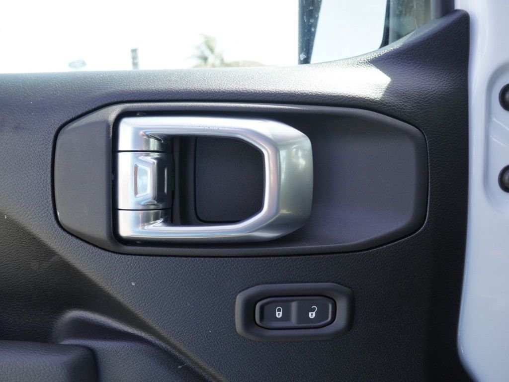 New 2026 Bright White Clear-Coat Exterior Paint Jeep Sport image 10