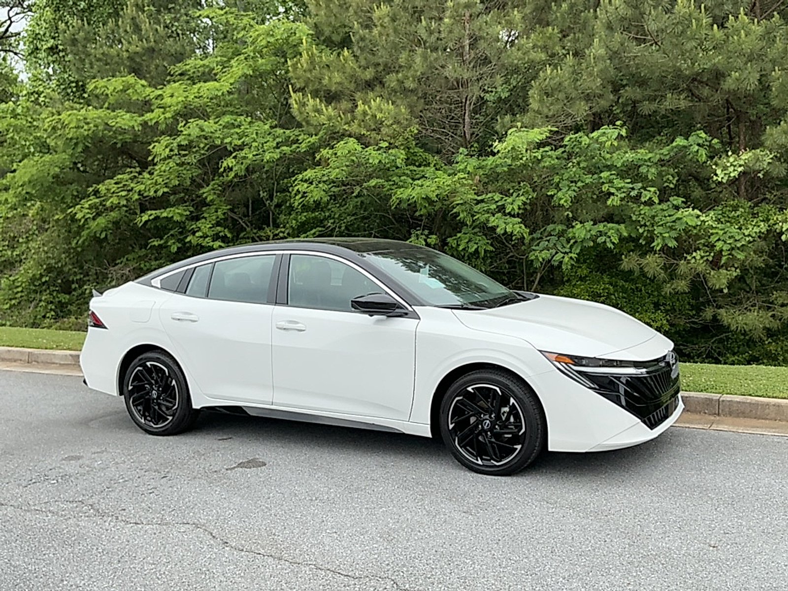 2026 Nissan Sentra SR CVT's photo
