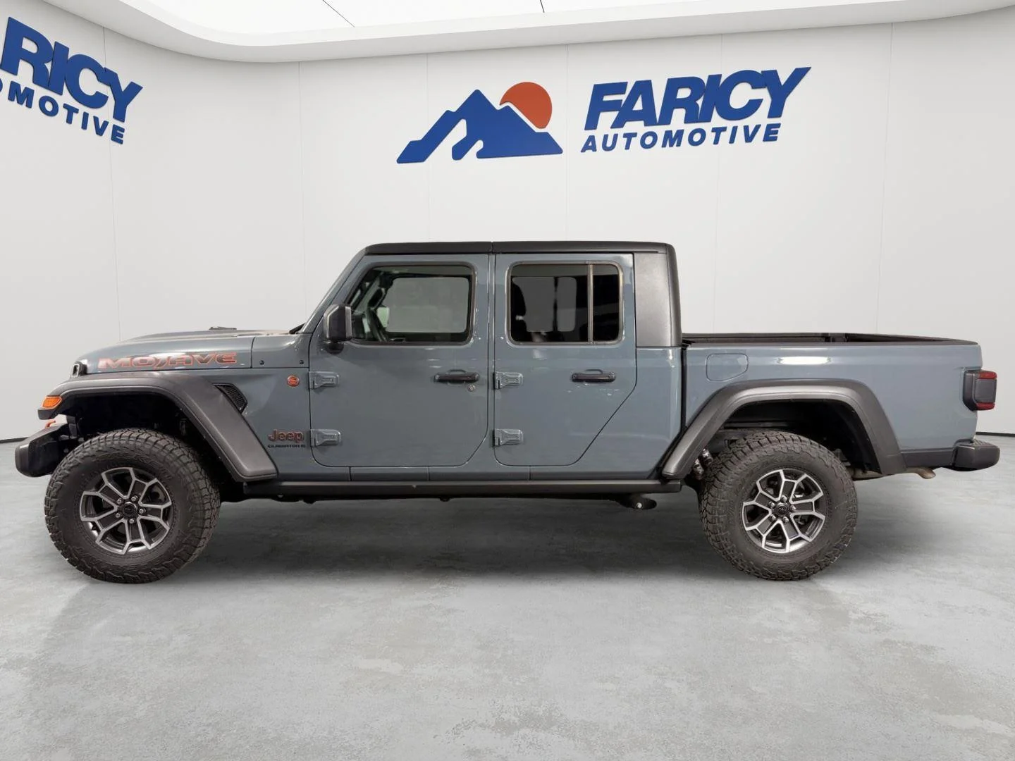 Used 2024 Anvil Clear Coat Jeep Mojave image 2