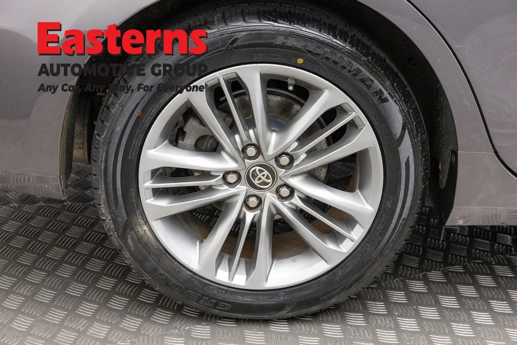 Used 2016 Gray Toyota SE image 29