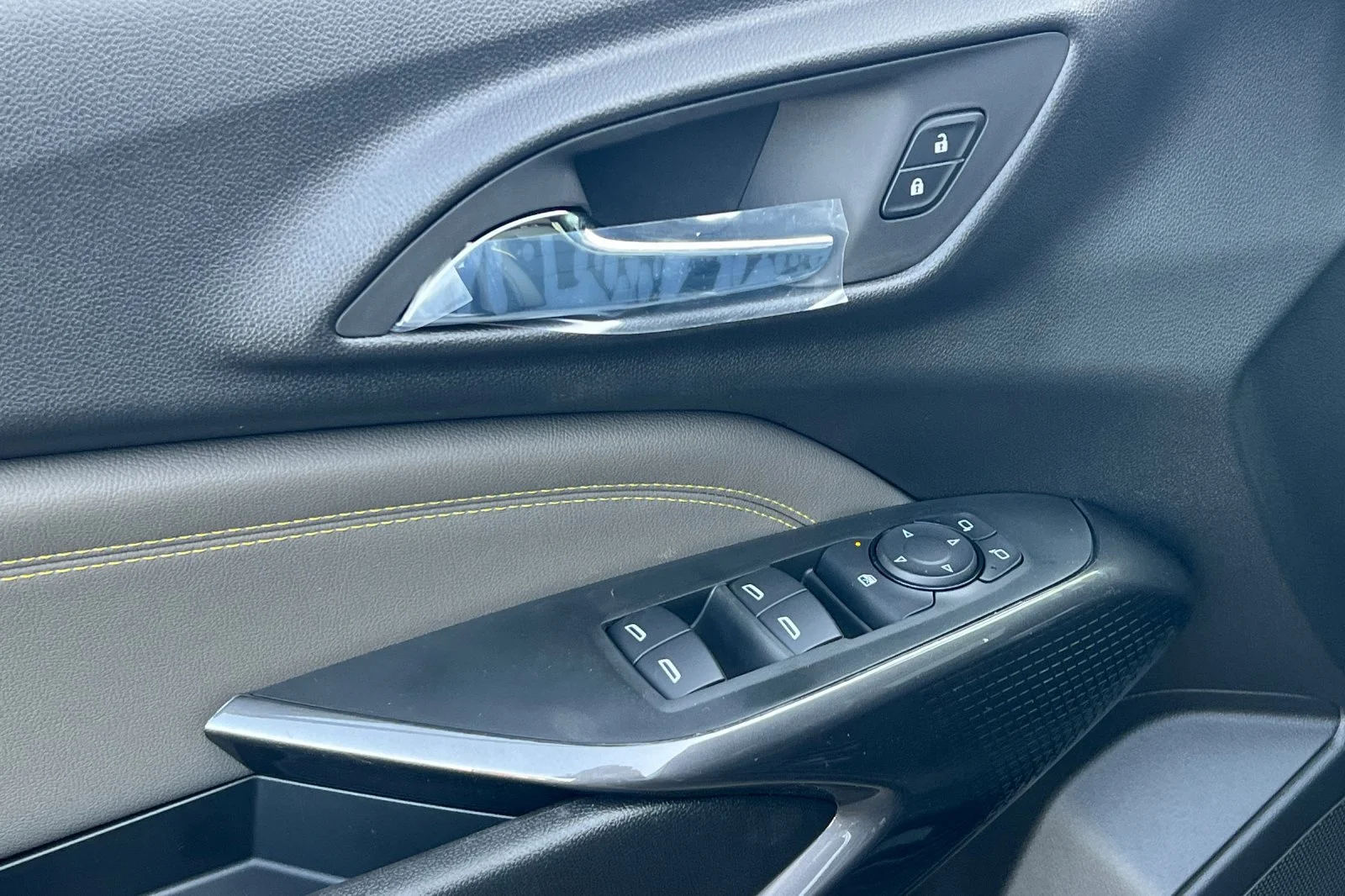 New 2026 Mosaic Black Metallic Chevrolet ACTIV image 11