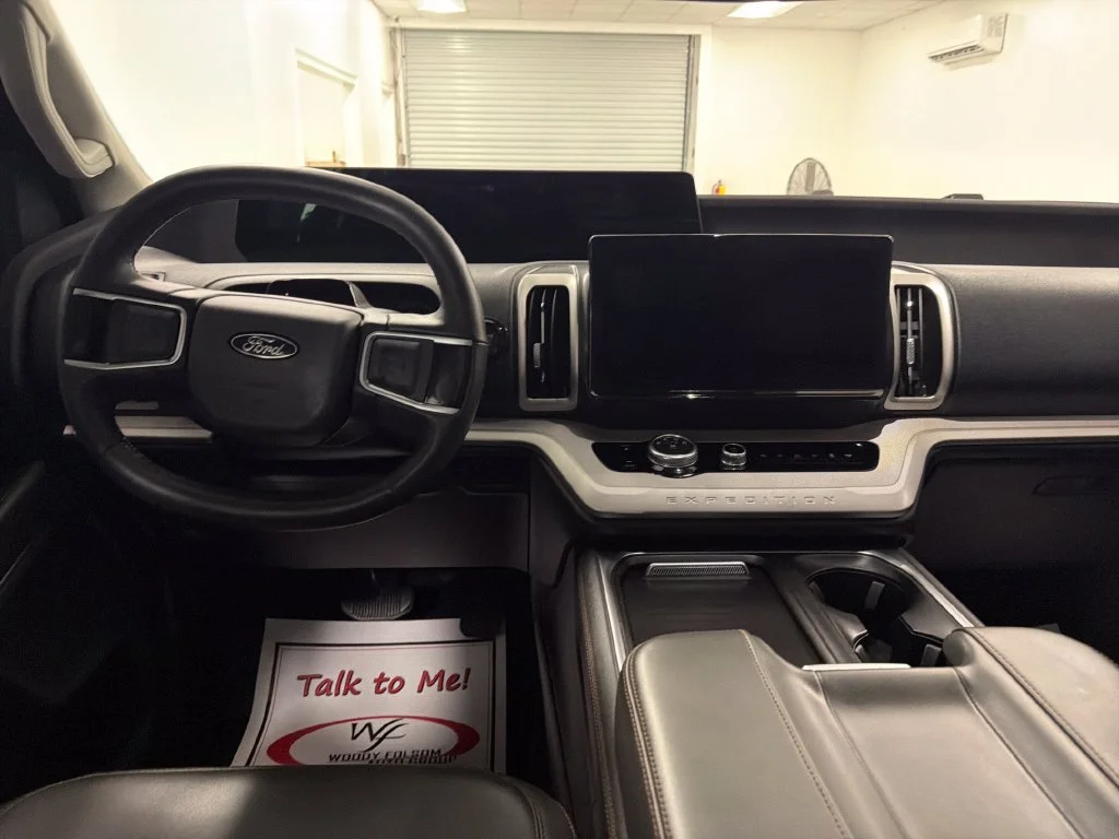 Used 2025 Star White Meta Ford Active image 17