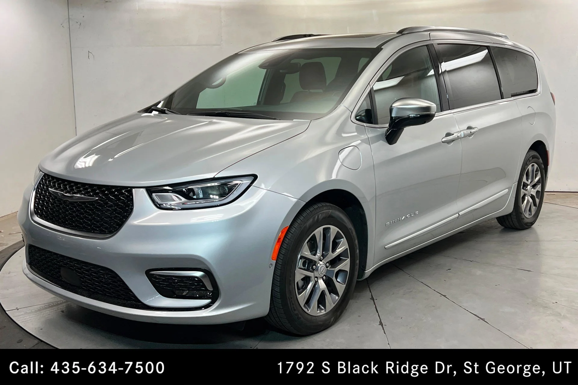 2026 Chrysler Pacifica Hybrid Pinnacle PHEV's photo