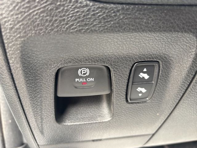 Used 2022 White Ram Laramie image 25