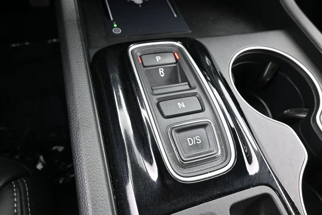 Used 2025 White Honda EX-L image 31