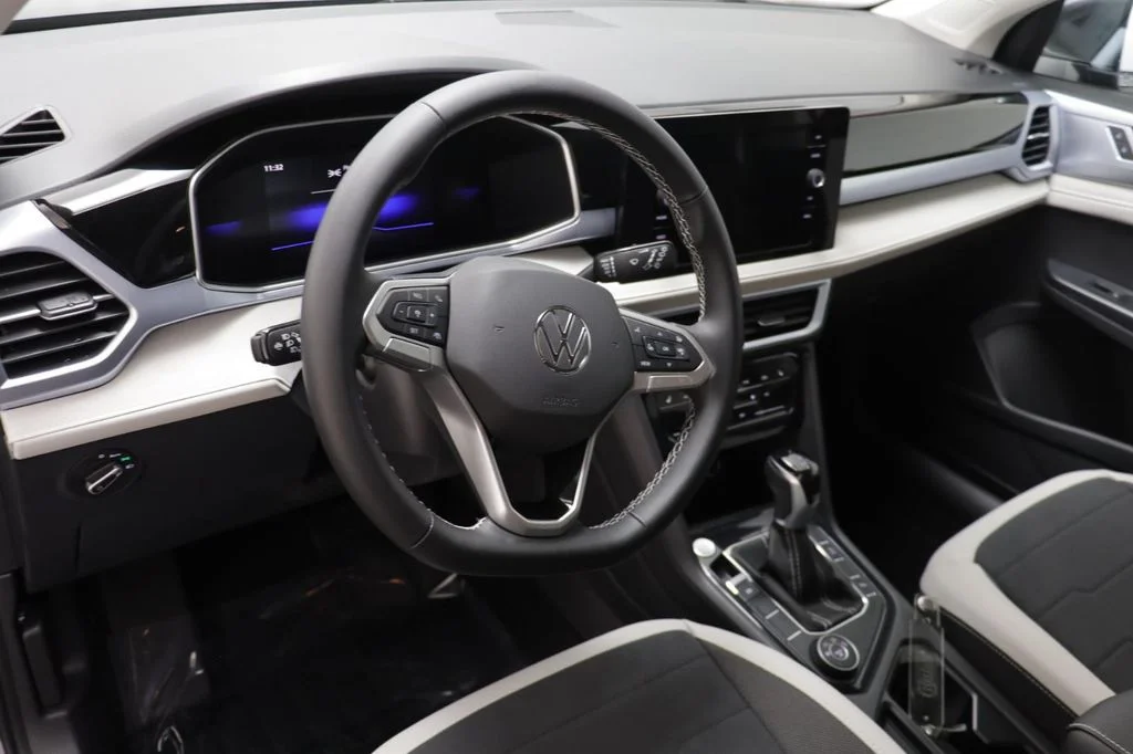 New 2026 Platinum Gray Volkswagen 1.5T SE image 7
