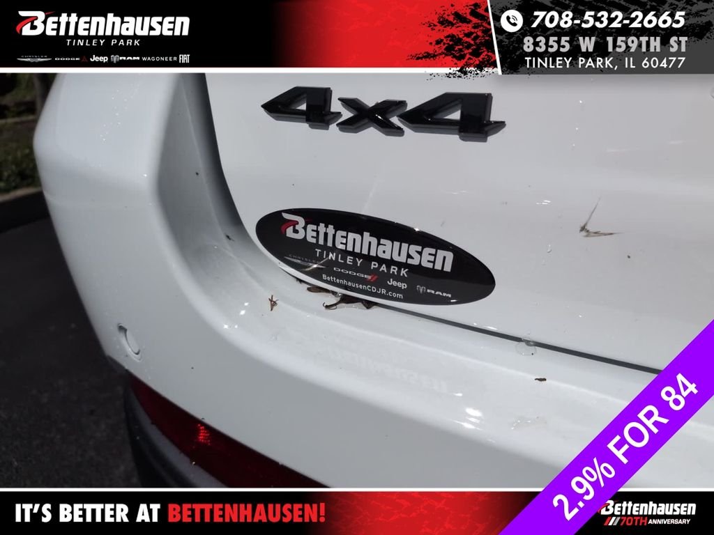 New 2026 Bright White Clear-Coat Exterior Paint Jeep Laredo Altitude image 8