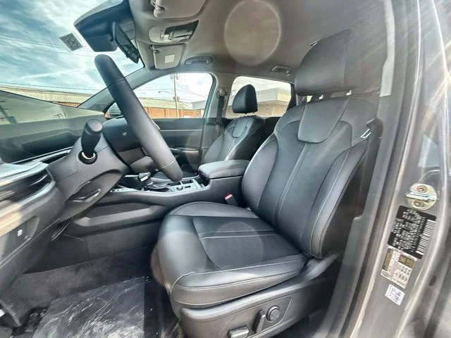 New 2026 Wolf Gray Kia S image 15