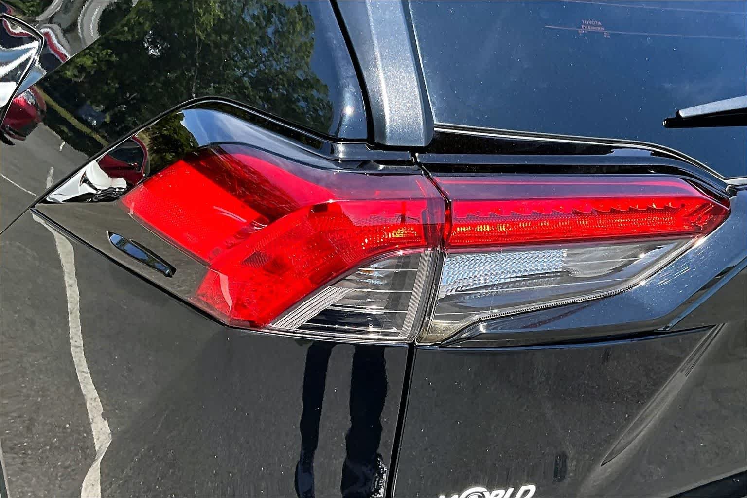Used 2021 Midnight Black Metallic Toyota XLE image 28