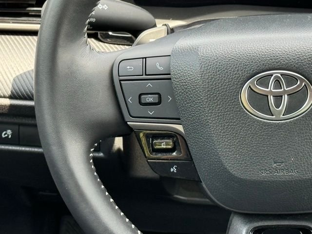 Used 2025  Toyota SE image 27