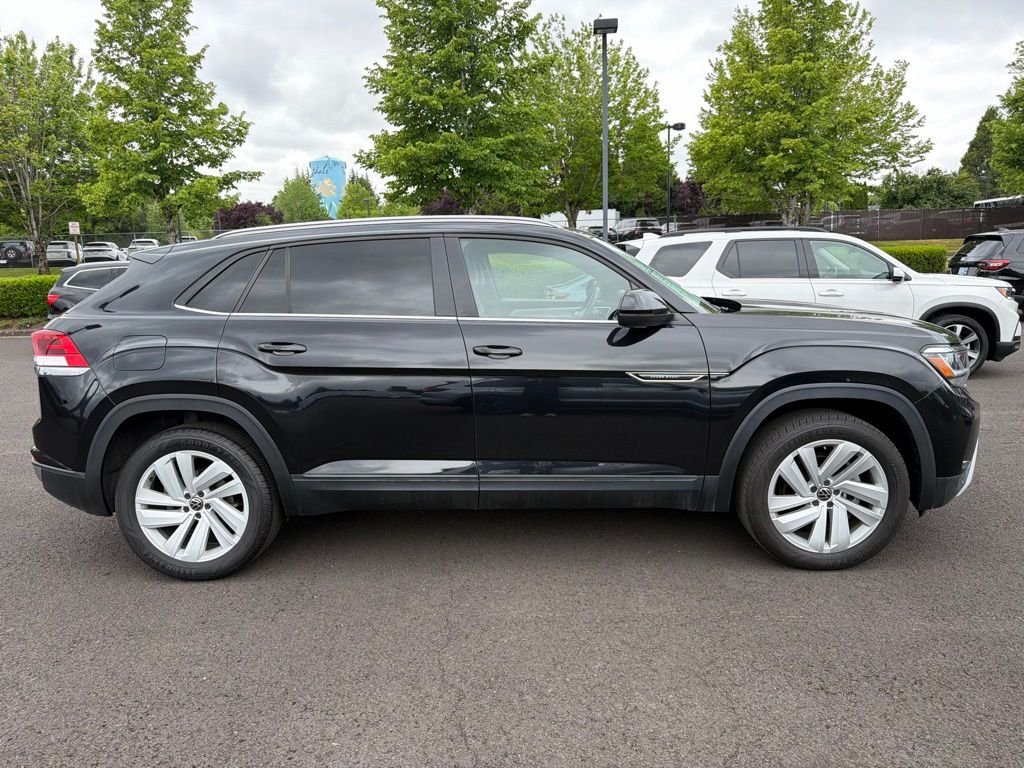 Used 2022 Black Volkswagen 3.6L V6 SE w/Technology image 10