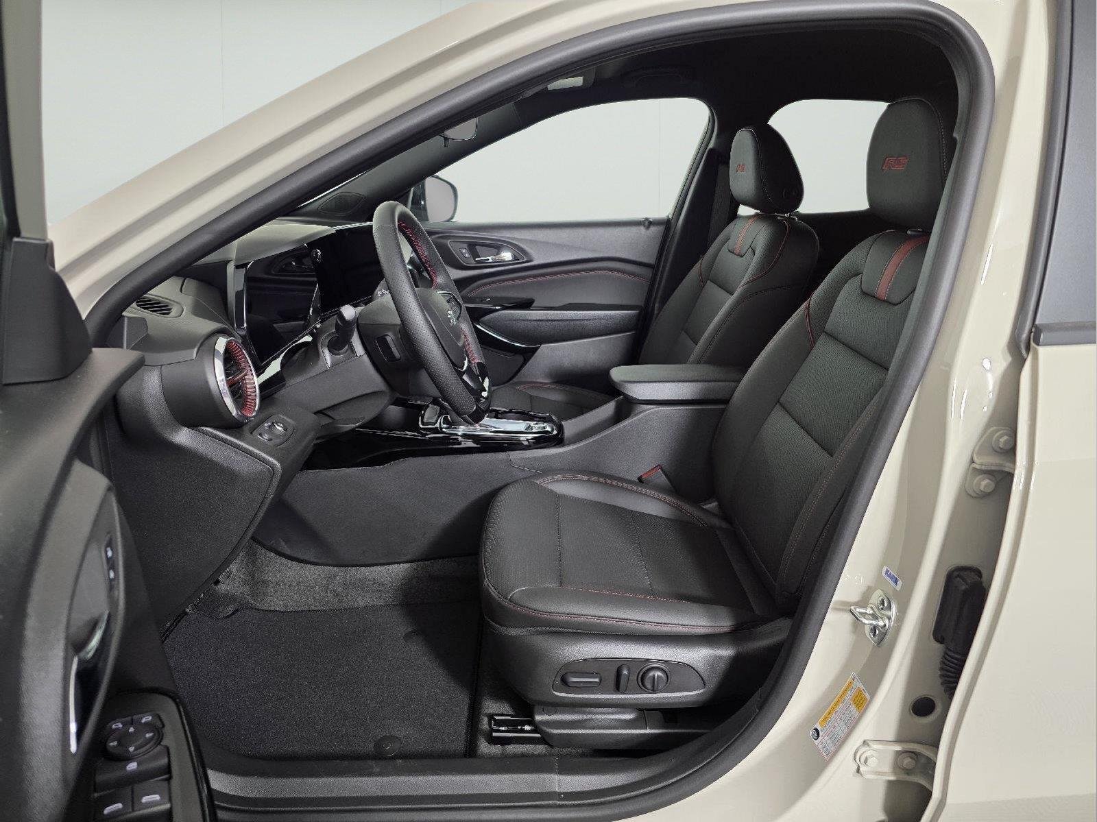 2026 Chevrolet Trax RS - Photo 14