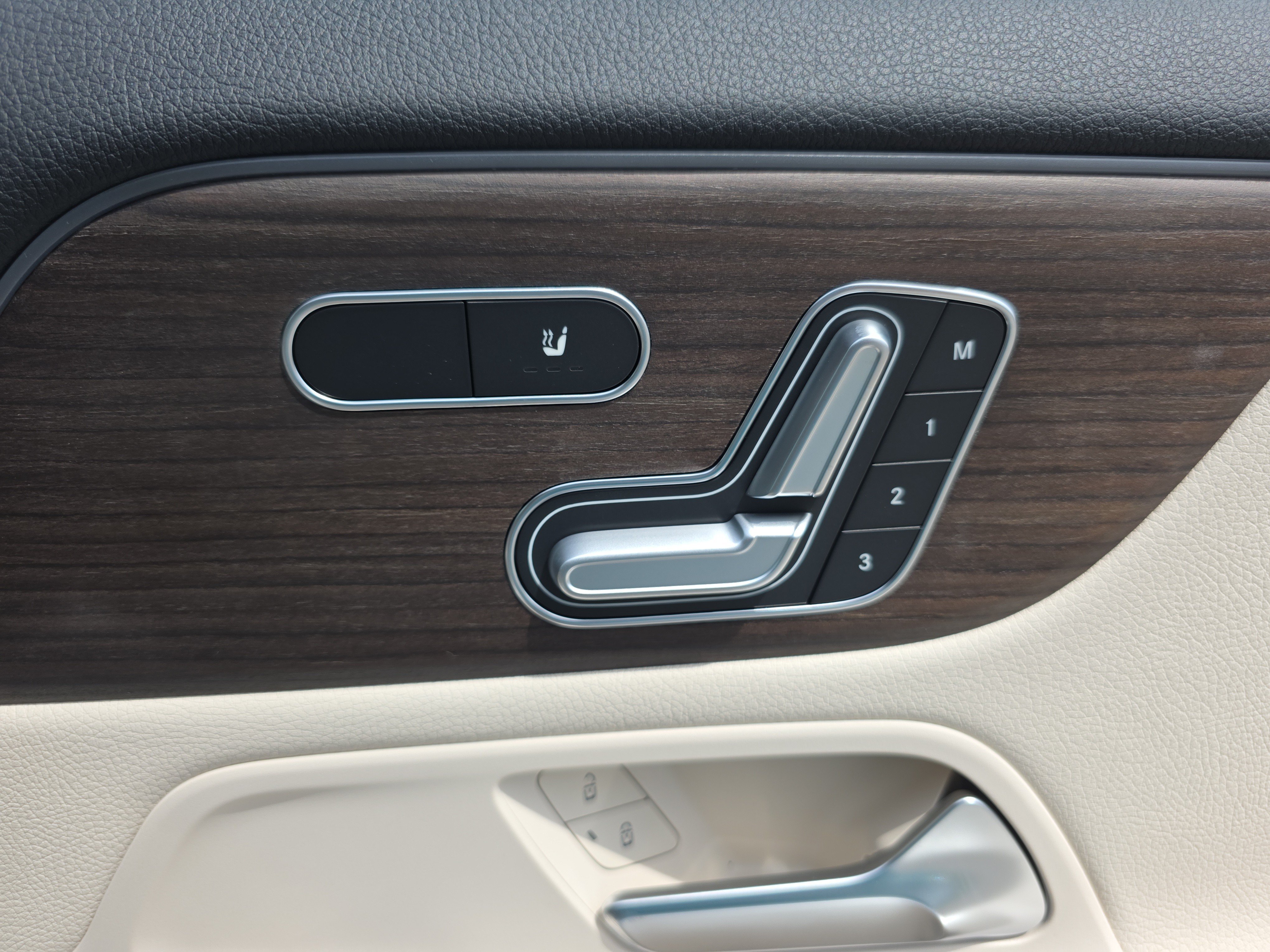 New 2026 Polar White Mercedes-Benz GLA 250 image 44