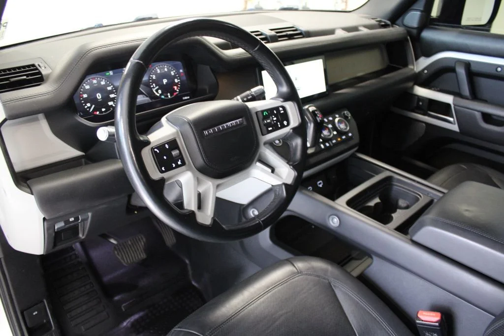 Used 2022 Silver Land Rover XS Edition image 4