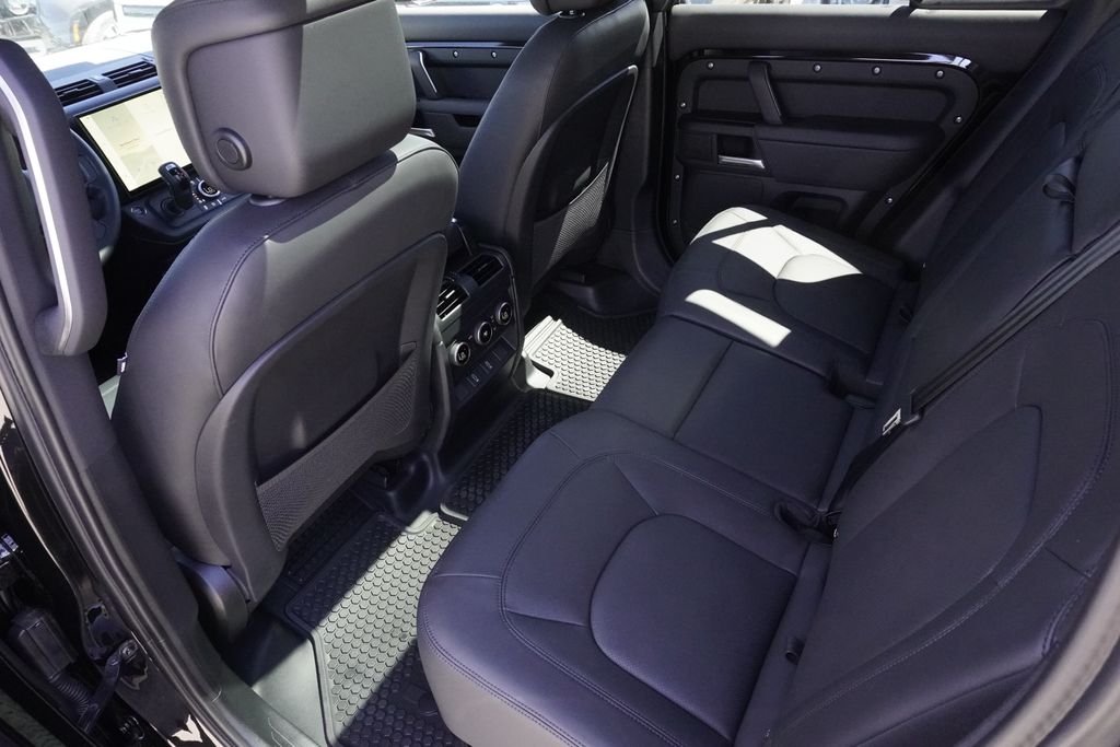 New 2026 Santorini Black Land Rover X-Dynamic SE image 29