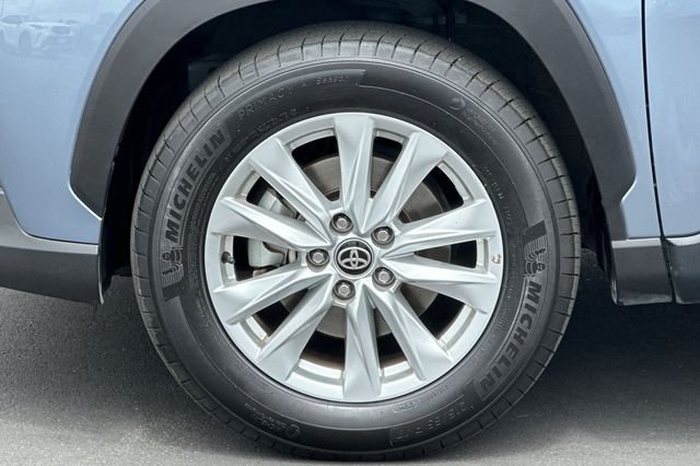 Certified Used 2025  Toyota LE image 31