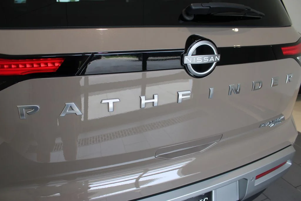 Used 2025  Nissan Platinum image 38