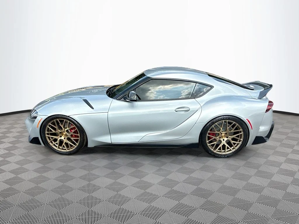 Used 2022 Gray Toyota 3.0 image 9