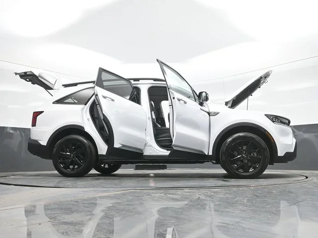 Used 2023 White Kia X-Line S image 31