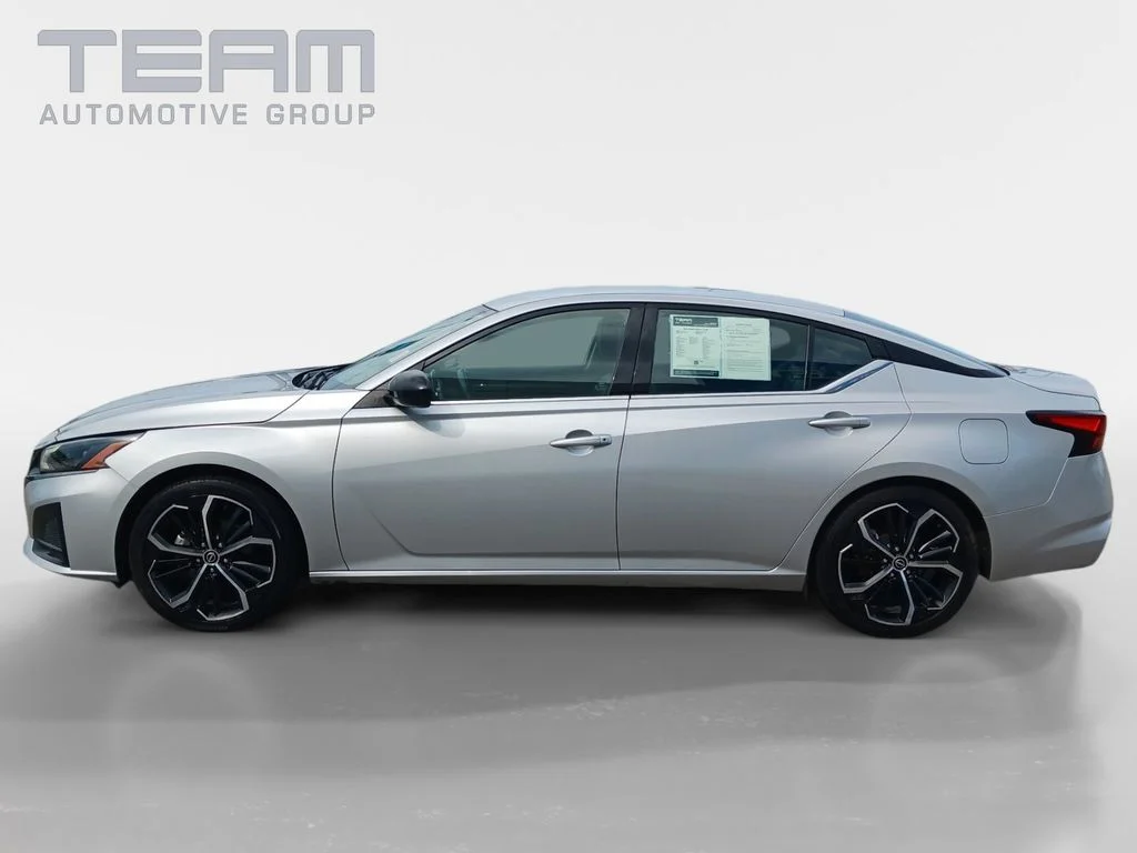 Used 2024 Silver Nissan 2.5 SR image 4