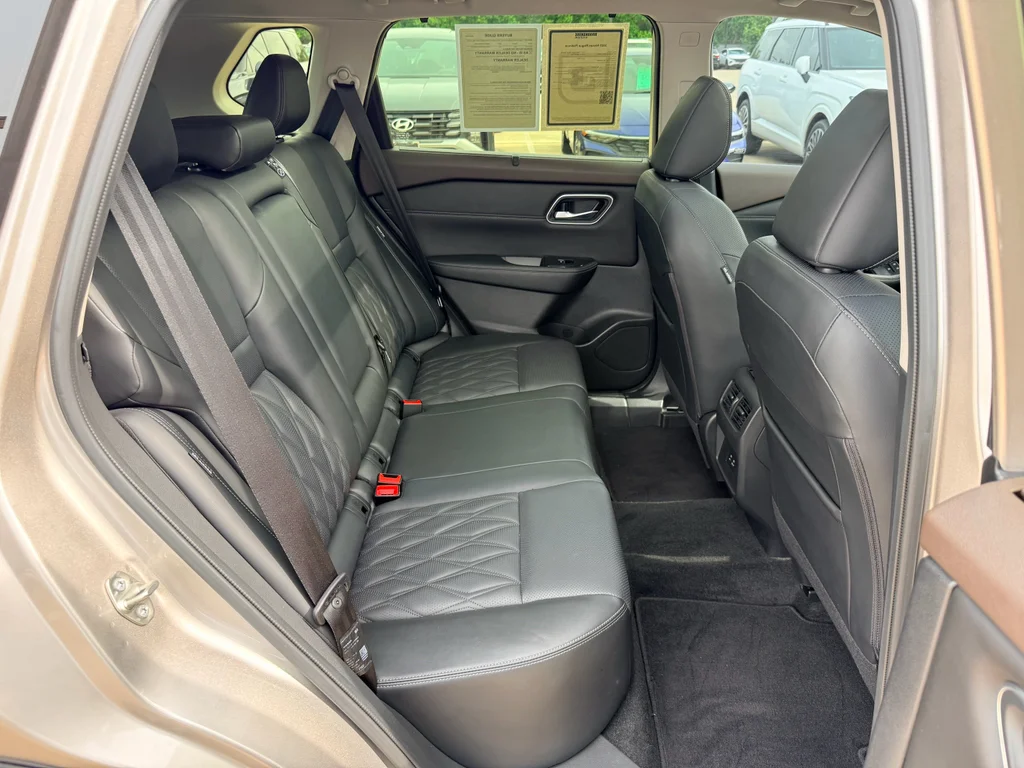Used 2023 Champagne Silver Metallic Nissan Platinum image 28