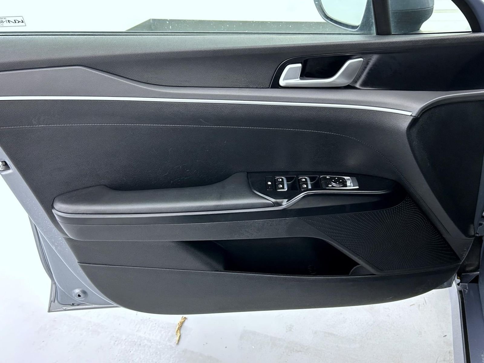 Used 2023 Silver Kia LXS image 9