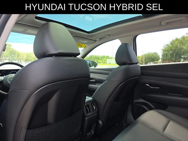 Used 2025 White Hyundai SEL Convenience image 19