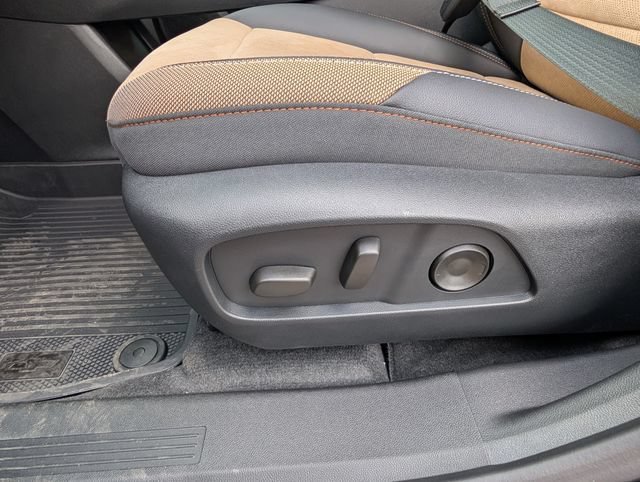 New 2027 Mosaic Black Metallic Chevrolet ACTIV image 11