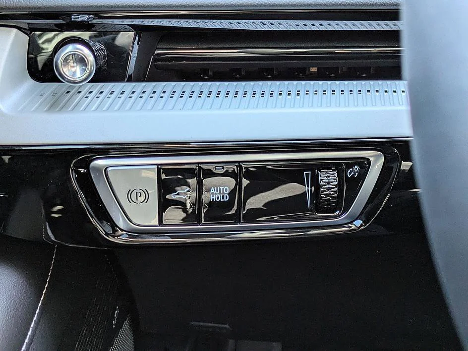 2026 Cadillac OPTIQ Sport - Photo 15