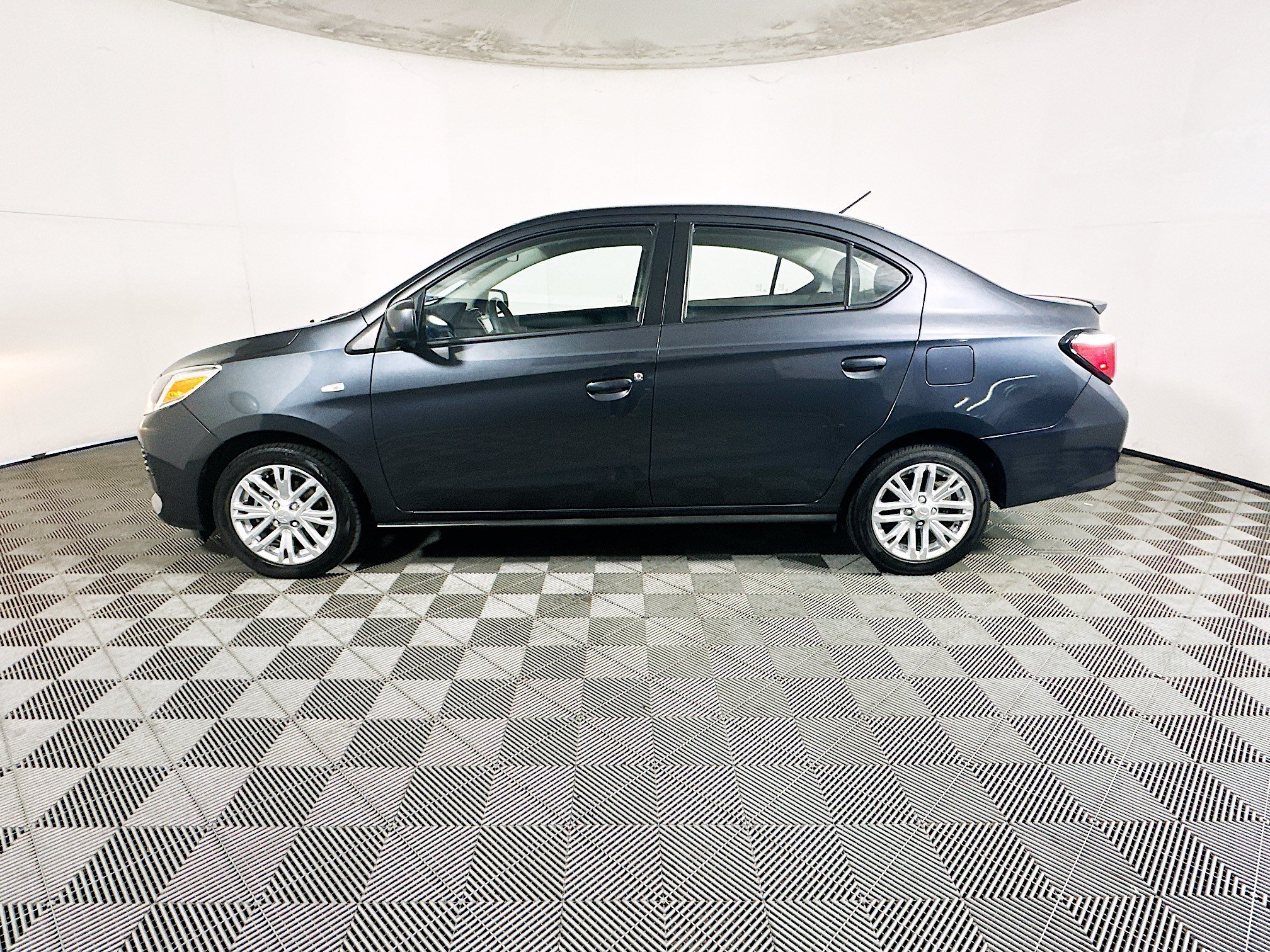 Used 2024 Black Mitsubishi ES image 6