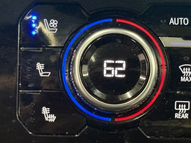 Used 2025 Silver GMC Denali image 34