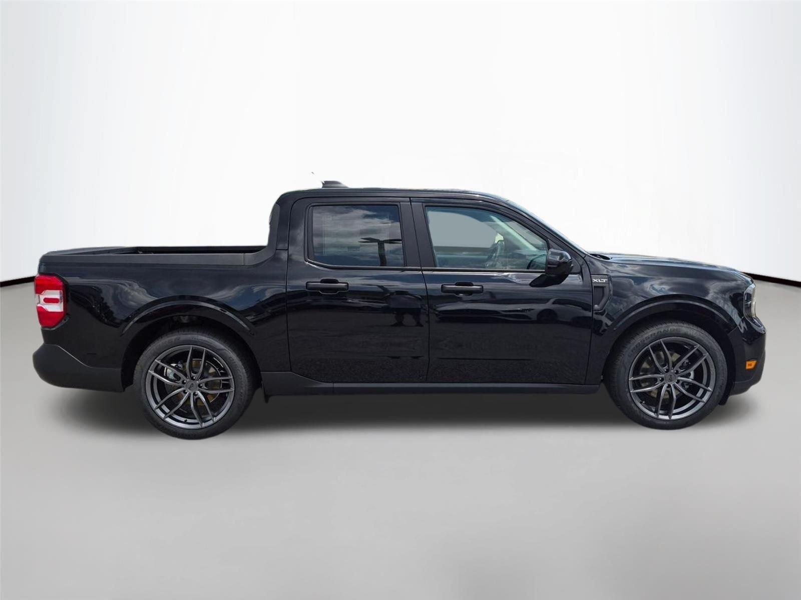 New 2026 Shadow Black Ford XLT image 4