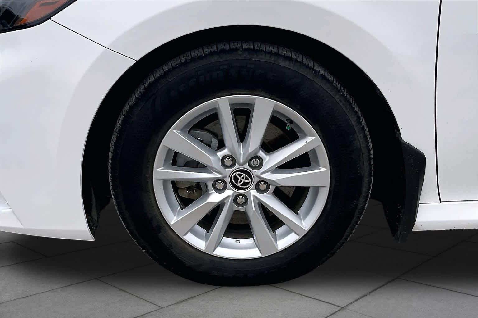 Used 2025 Ice Cap Toyota LE image 11