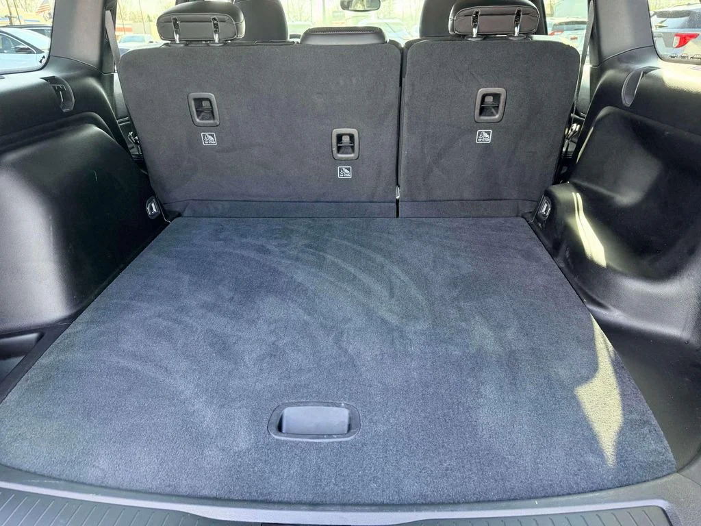 Used 2024 Silver Jeep Altitude image 10