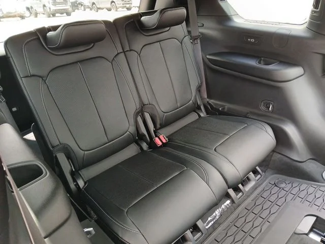 New 2026 Baltic Gray Metallic Clear-Coat Exterior Paint Jeep Limited Reserve image 14