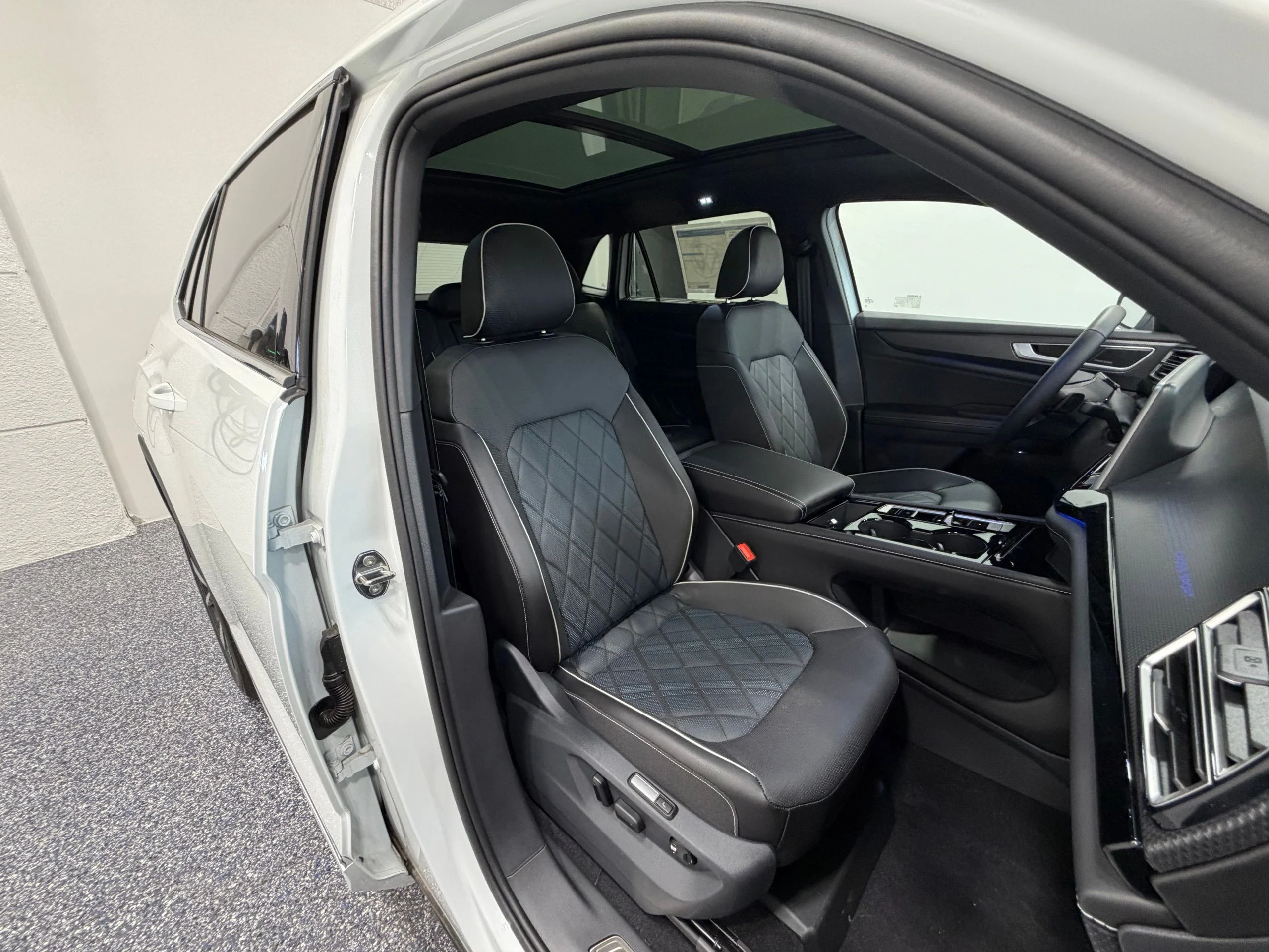 New 2026 White Volkswagen 2.0T SEL Premium R-Line image 31