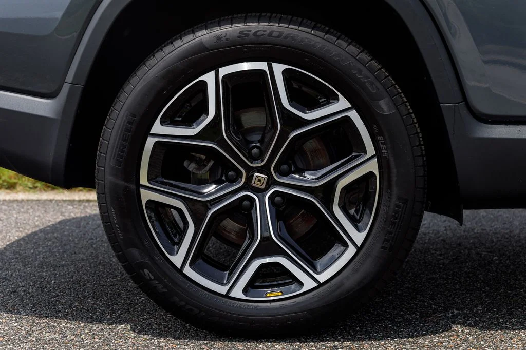 Used 2025  Rivian Adventure Dual Motor Large Pack image 41