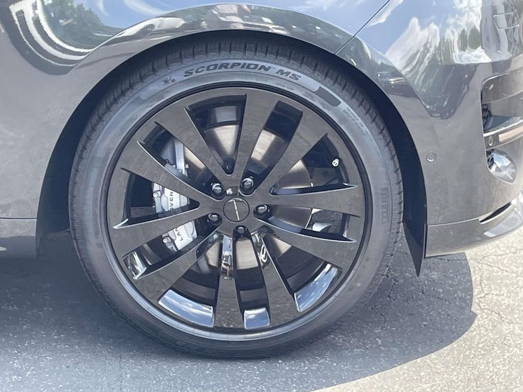 New 2026 Carpathian Grey Land Rover Dynamic SE image 5