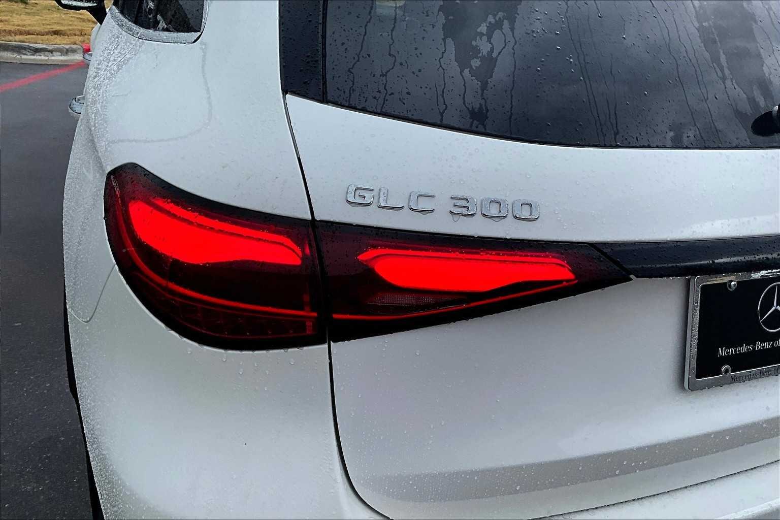 New 2026 Polar White Mercedes-Benz GLC 300 image 14