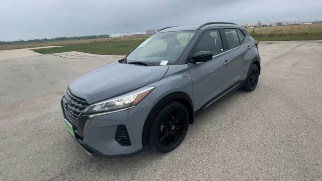 Used 2023 Gray Nissan SR Xtronic CVT image 4